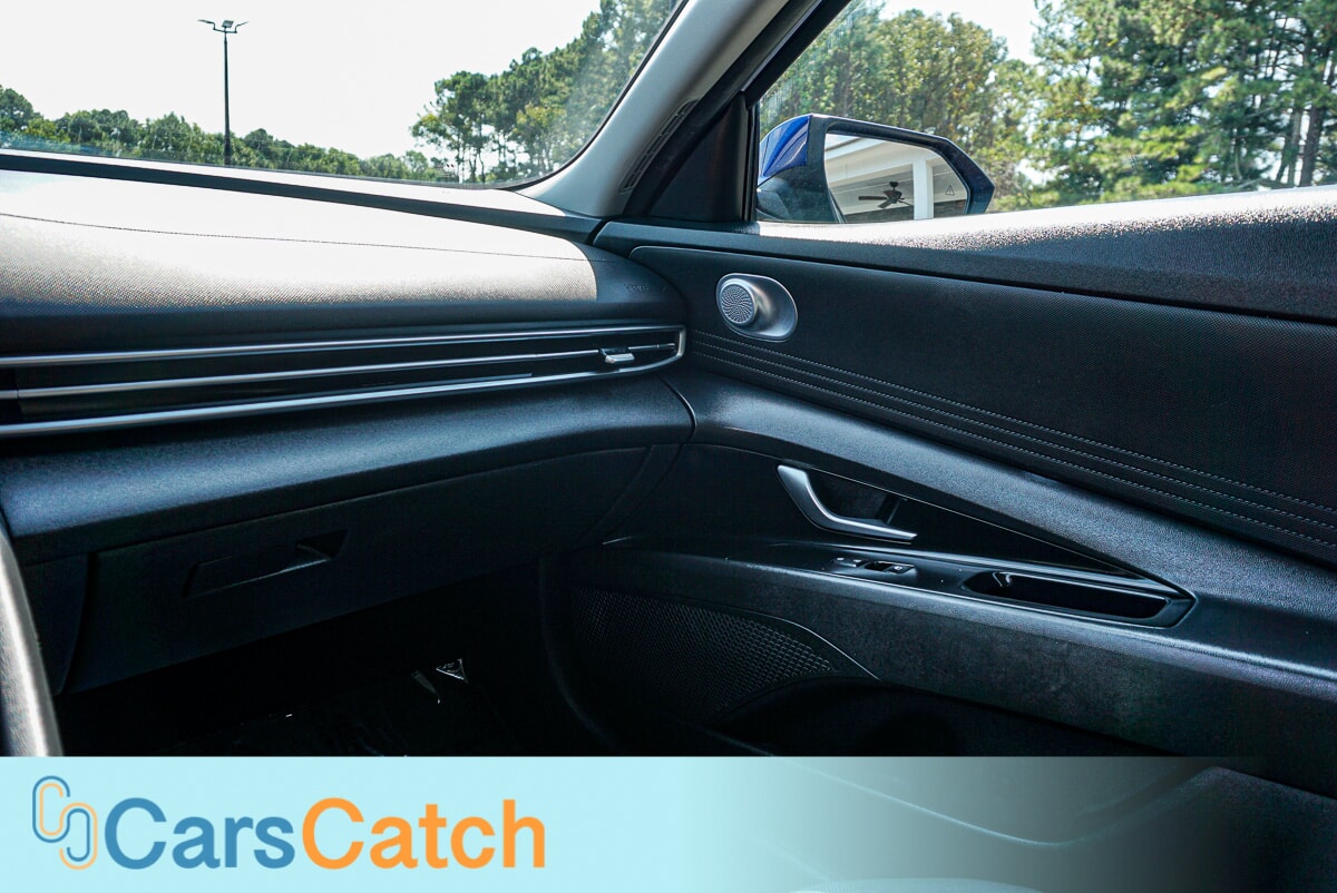 CARSCATCH - Used vehicle - SEDAN HYUNDAI ELANTRA 2023
