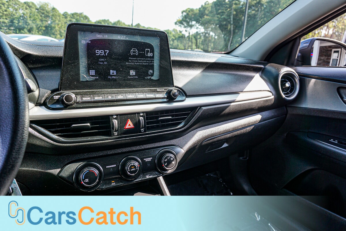CARSCATCH - Used vehicle - SEDAN KIA FORTE 2020