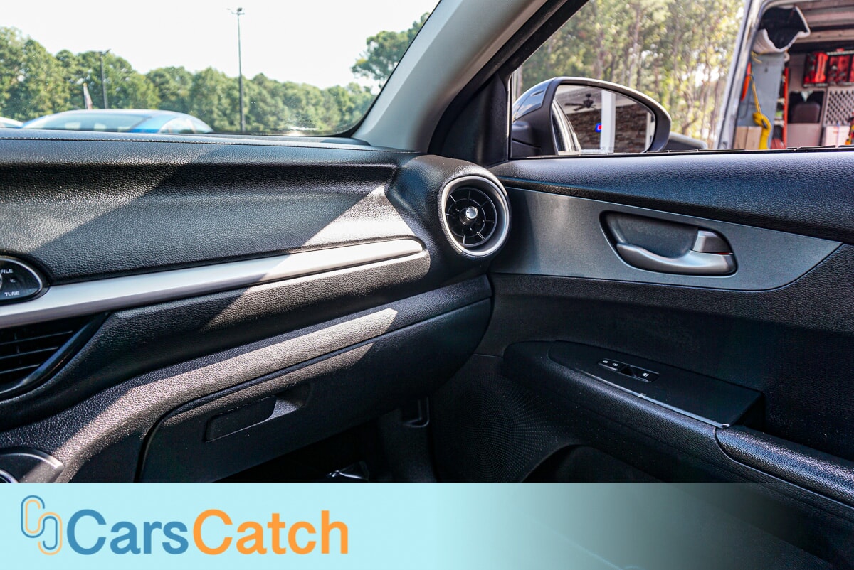 CARSCATCH - Used vehicle - SEDAN KIA FORTE 2020