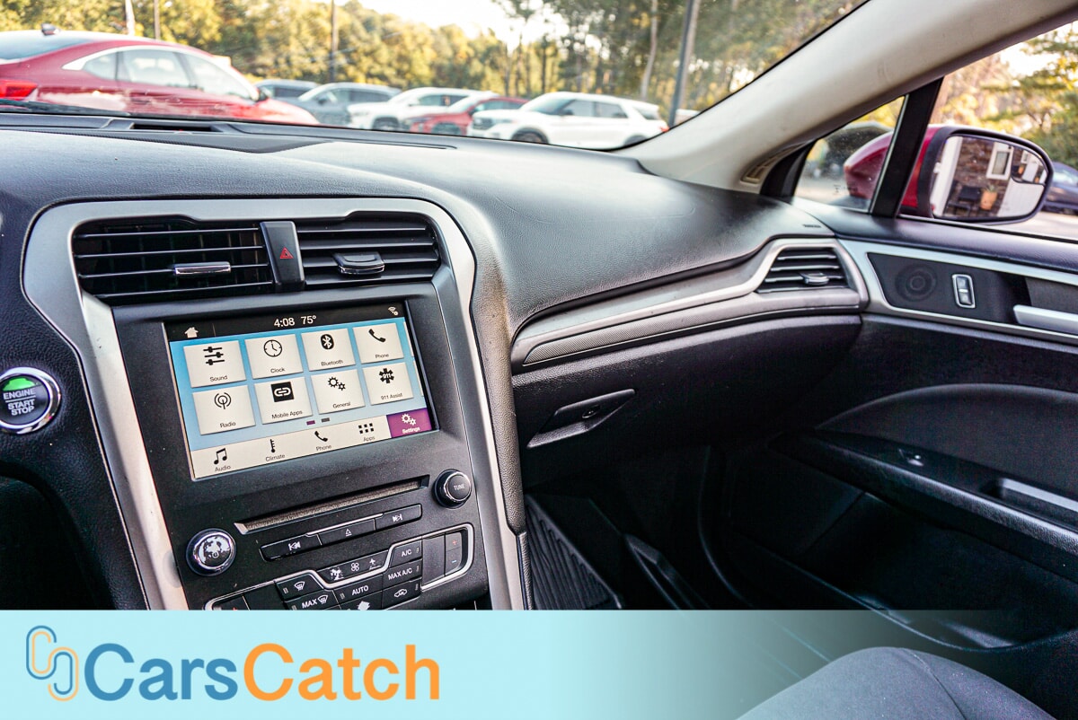 CARSCATCH - Used vehicle - SEDAN FORD FUSION 2018