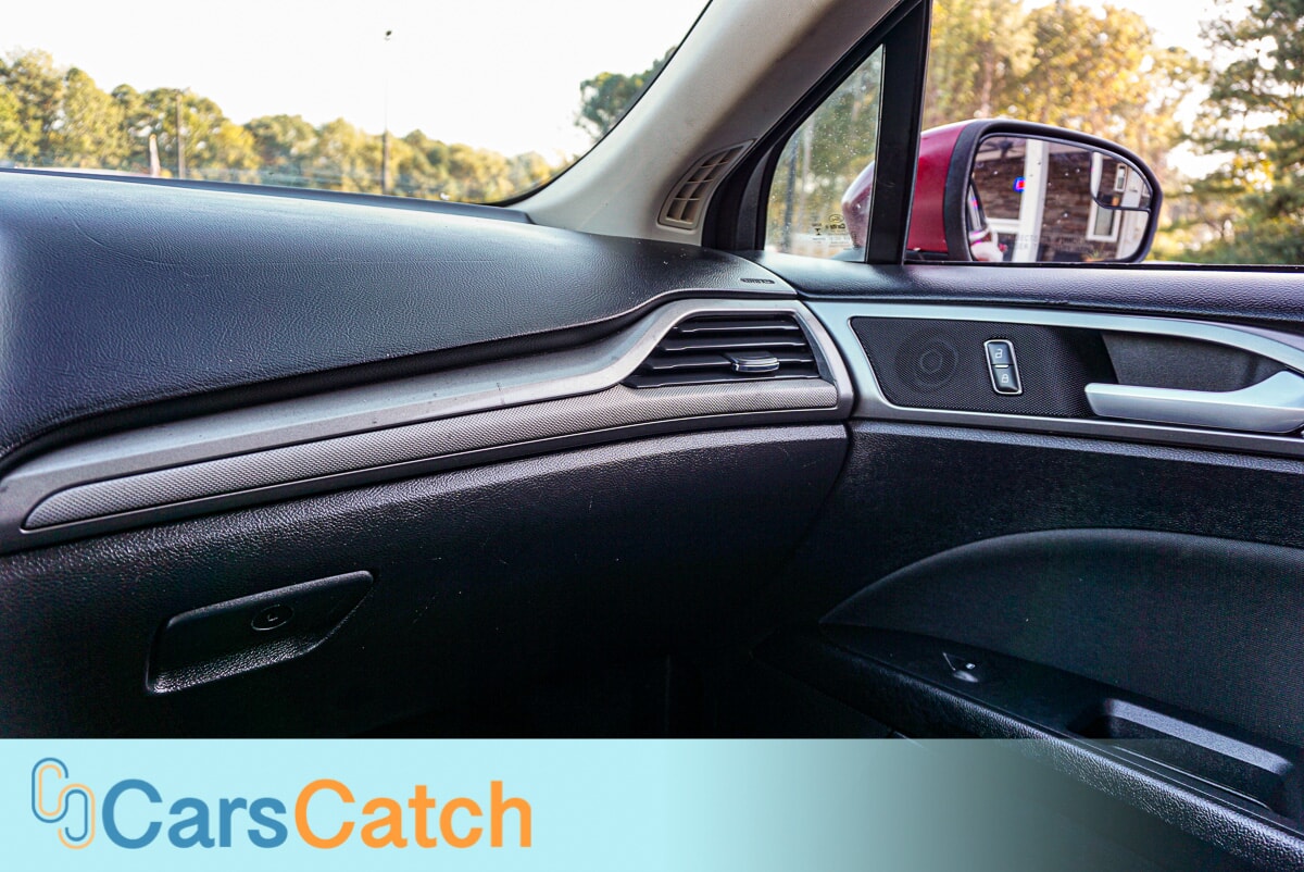 CARSCATCH - Used vehicle - SEDAN FORD FUSION 2018