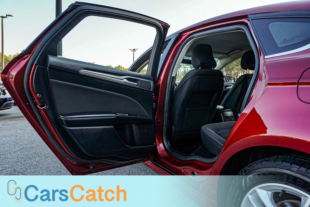 CARSCATCH - Used vehicle - SEDAN FORD FUSION 2018