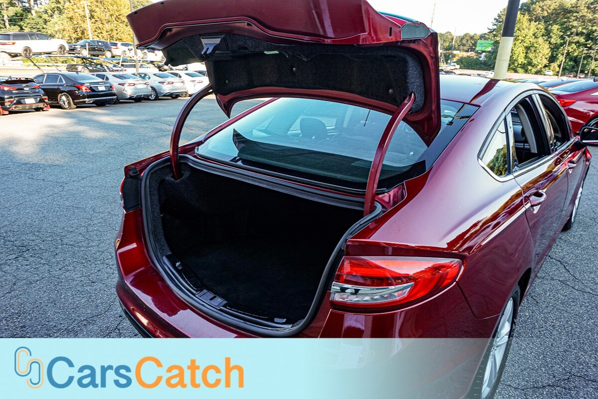 CARSCATCH - Used vehicle - SEDAN FORD FUSION 2018