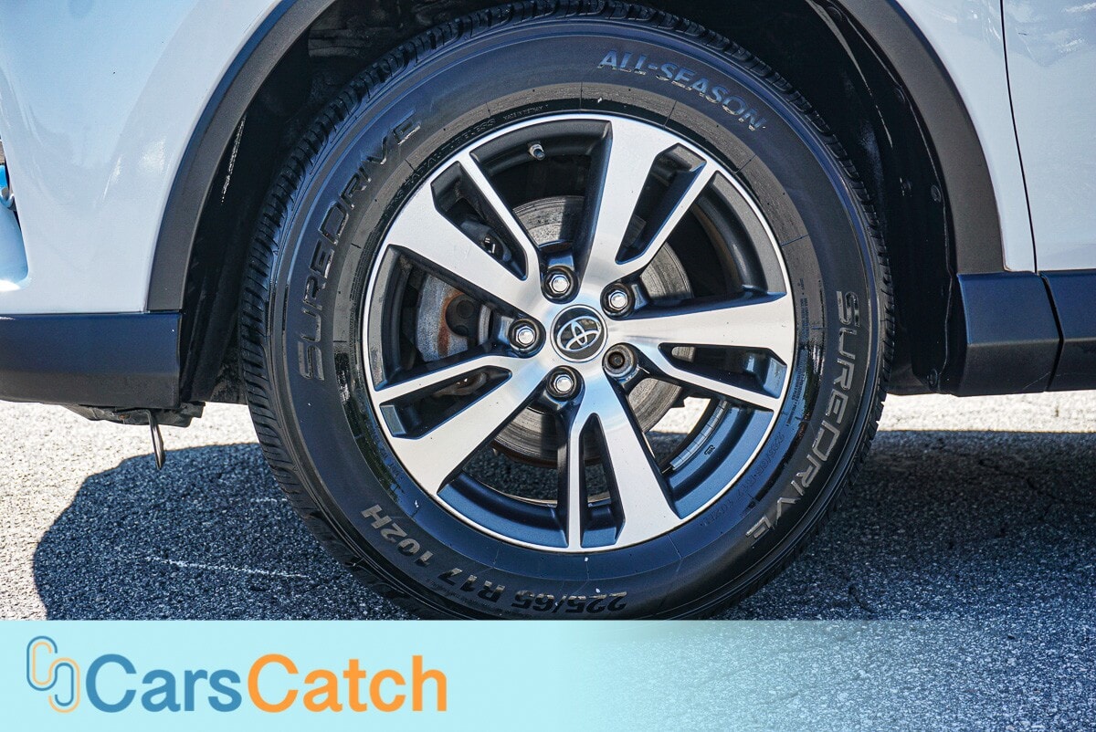 CARSCATCH - Used vehicle - SUV TOYOTA RAV4 2017