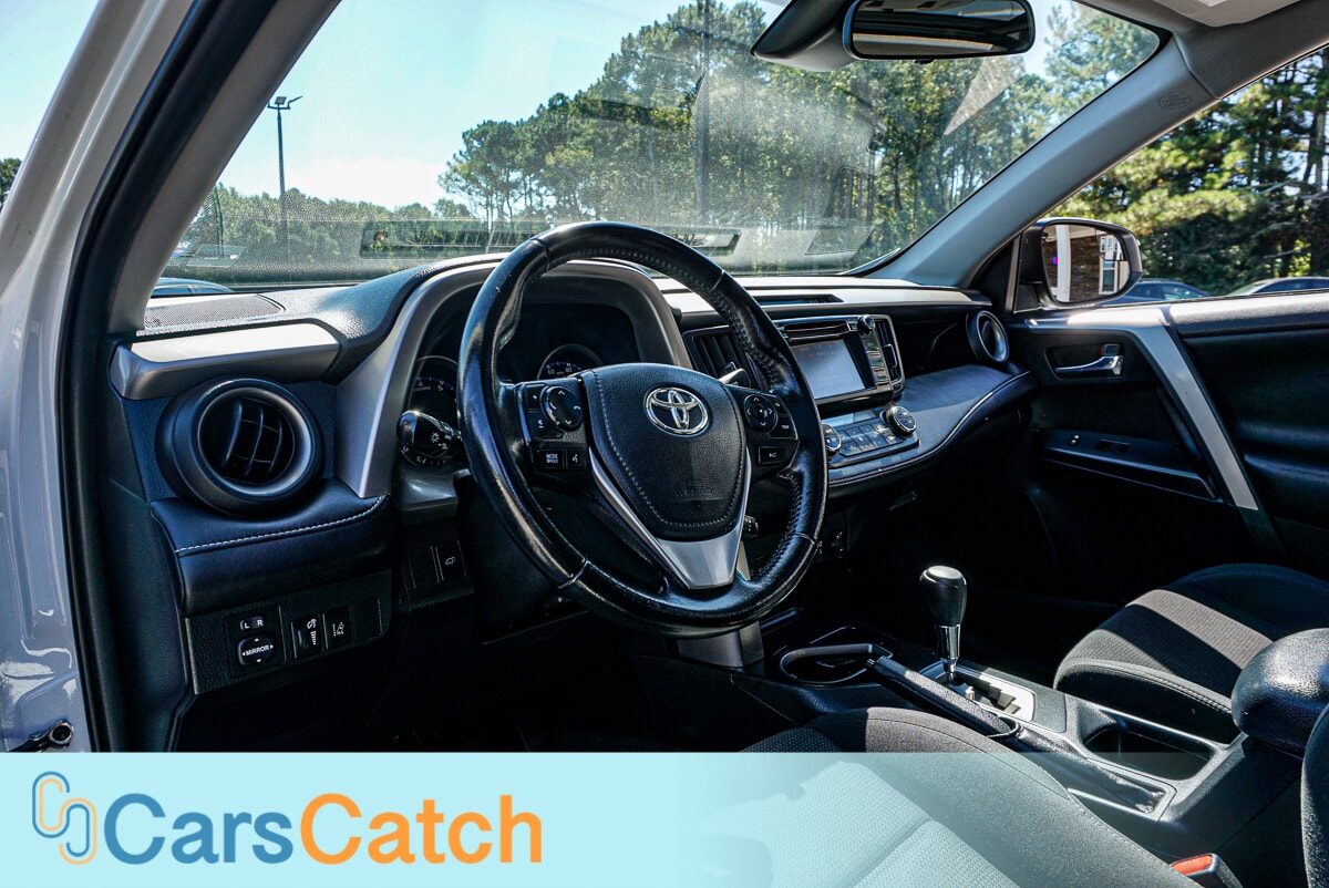 CARSCATCH - Used vehicle - SUV TOYOTA RAV4 2017