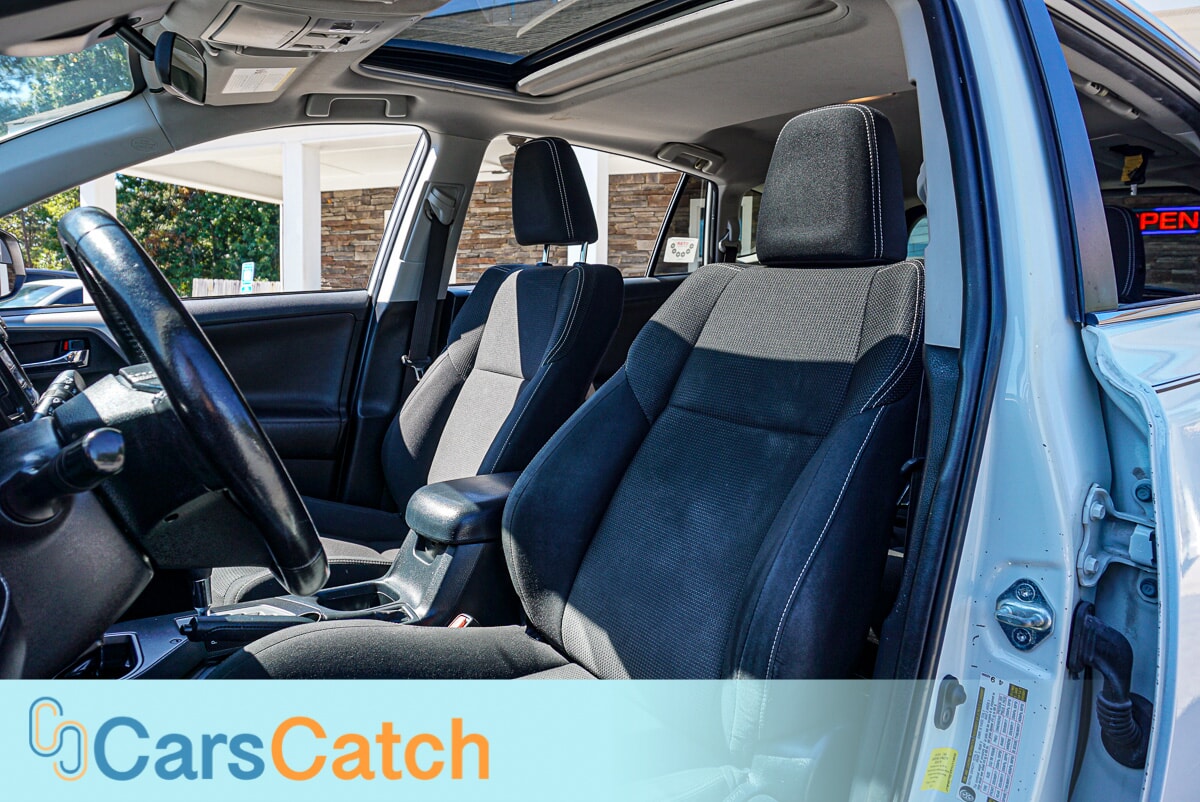 CARSCATCH - Used vehicle - SUV TOYOTA RAV4 2017