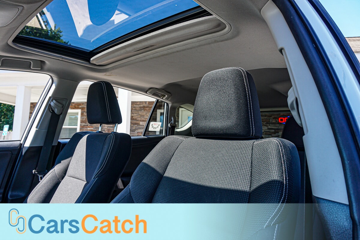 CARSCATCH - Used vehicle - SUV TOYOTA RAV4 2017
