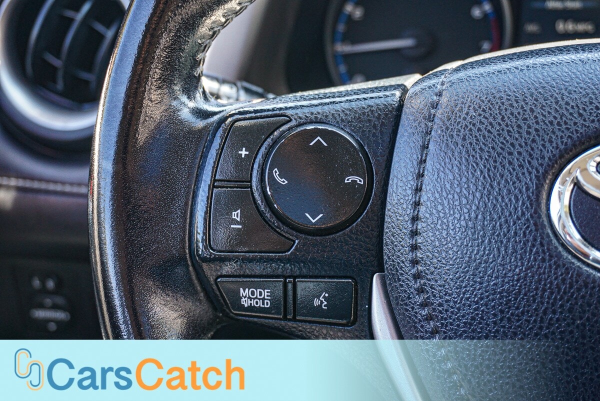 CARSCATCH - Used vehicle - SUV TOYOTA RAV4 2017