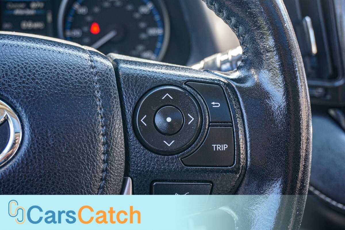 CARSCATCH - Used vehicle - SUV TOYOTA RAV4 2017