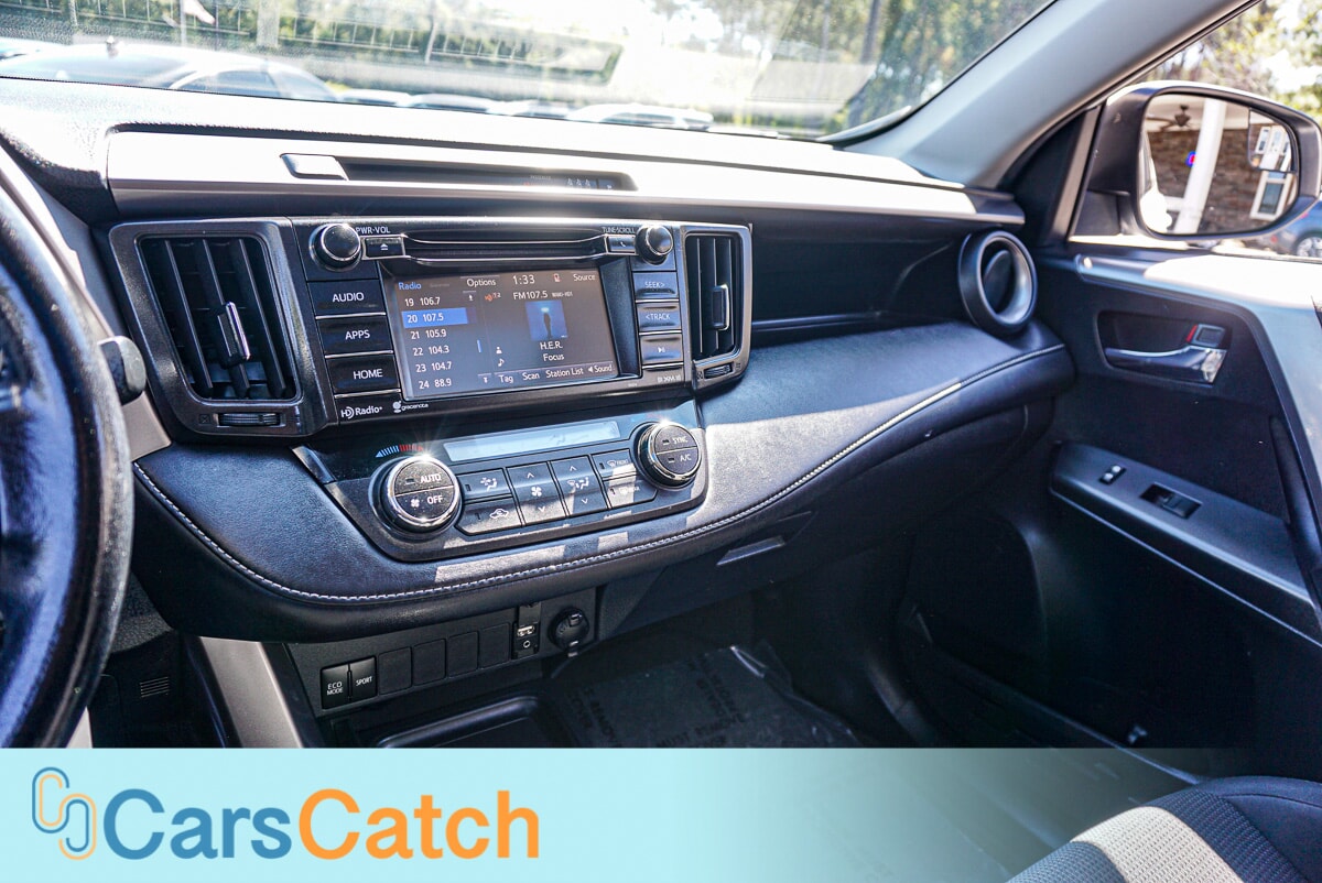 CARSCATCH - Used vehicle - SUV TOYOTA RAV4 2017