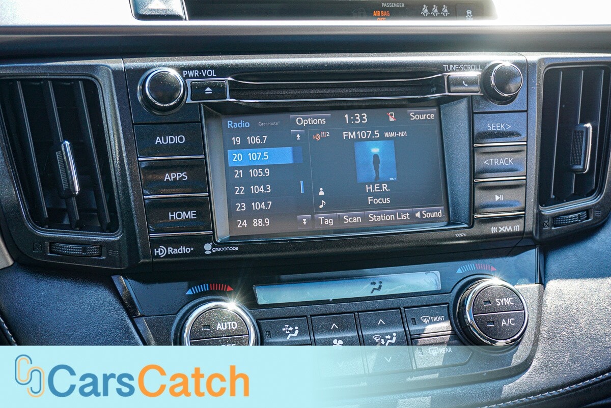 CARSCATCH - Used vehicle - SUV TOYOTA RAV4 2017
