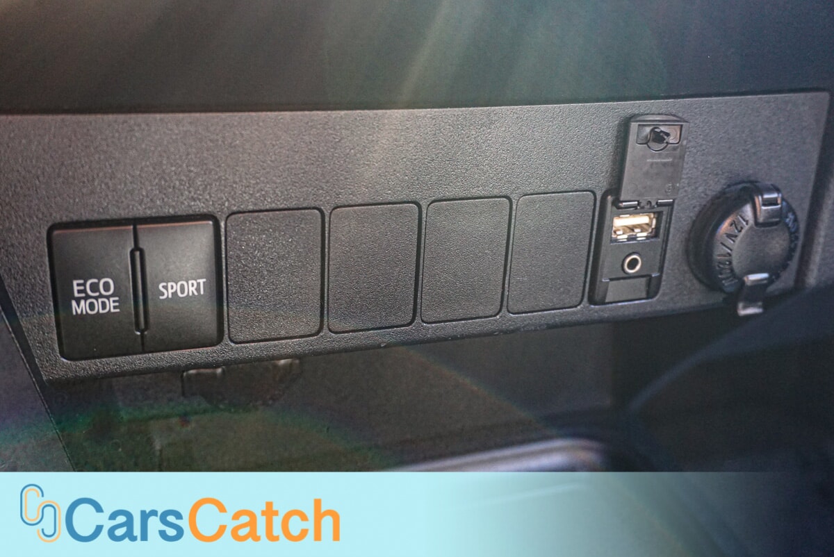 CARSCATCH - Used vehicle - SUV TOYOTA RAV4 2017
