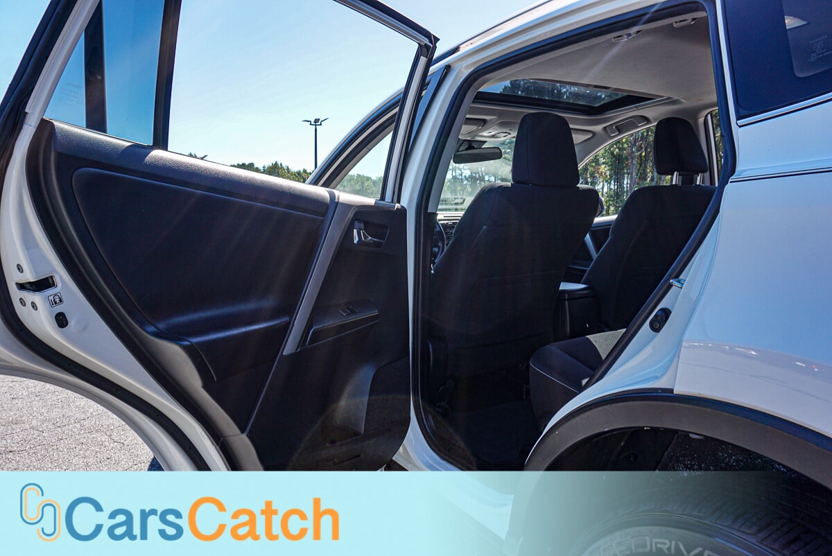 CARSCATCH - Used vehicle - SUV TOYOTA RAV4 2017