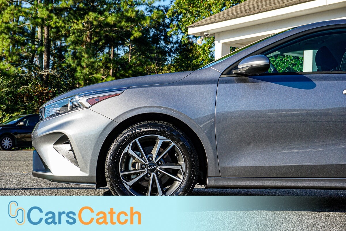 CARSCATCH - Used vehicle - SEDAN KIA FORTE 2024
