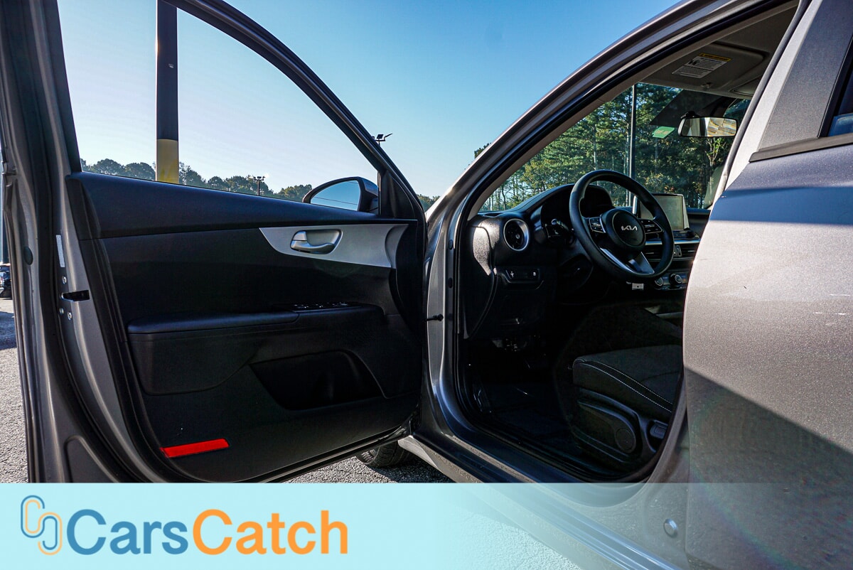CARSCATCH - Used vehicle - SEDAN KIA FORTE 2024