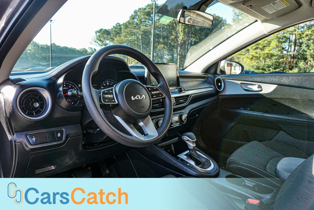 CARSCATCH - Used vehicle - SEDAN KIA FORTE 2024