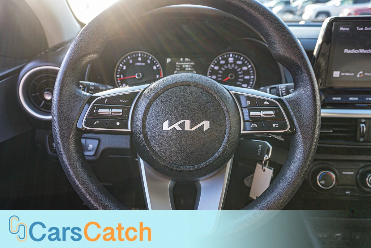 CARSCATCH - Used vehicle - SEDAN KIA FORTE 2024