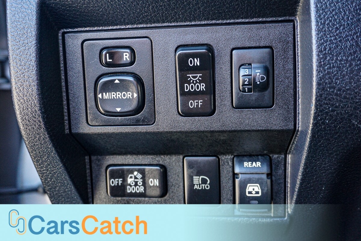 CARSCATCH - Used vehicle - TRUCK TOYOTA TUNDRA 4WD 2018
