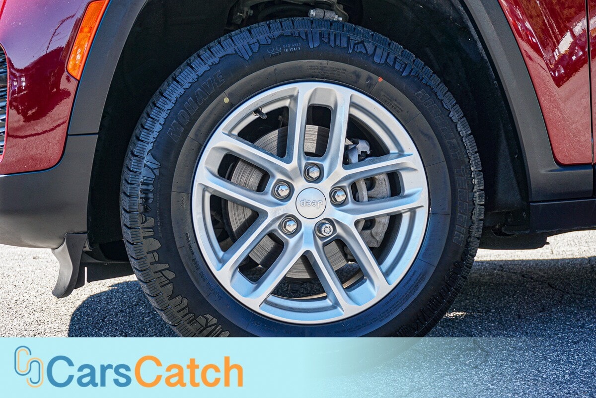 CARSCATCH - Used vehicle - SUV JEEP GRAND CHEROKEE 2023