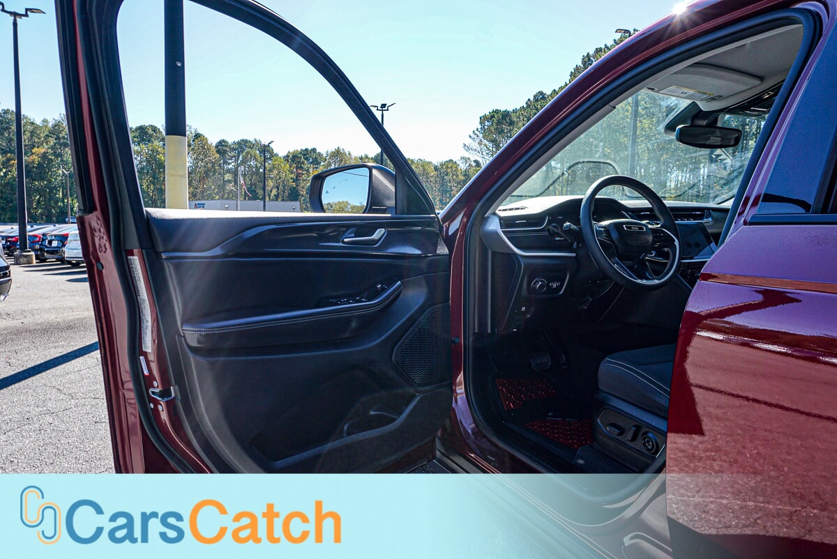 CARSCATCH - Used vehicle - SUV JEEP GRAND CHEROKEE 2023
