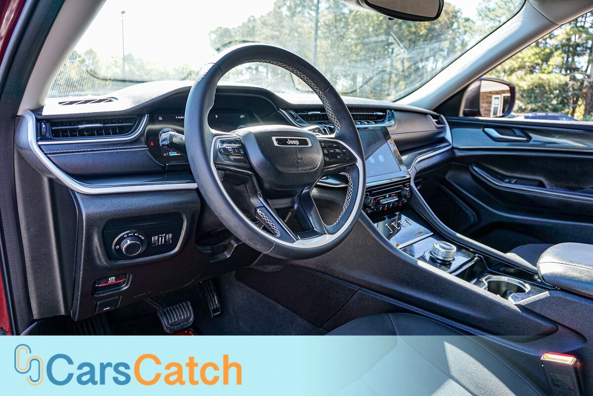 CARSCATCH - Used vehicle - SUV JEEP GRAND CHEROKEE 2023