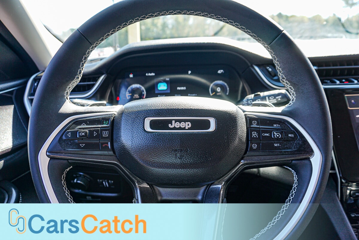 CARSCATCH - Used vehicle - SUV JEEP GRAND CHEROKEE 2023
