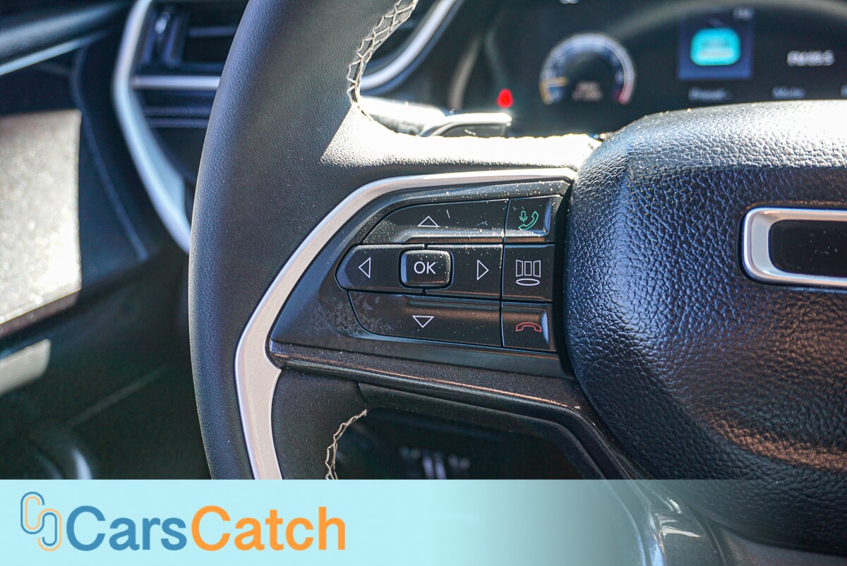 CARSCATCH - Used vehicle - SUV JEEP GRAND CHEROKEE 2023