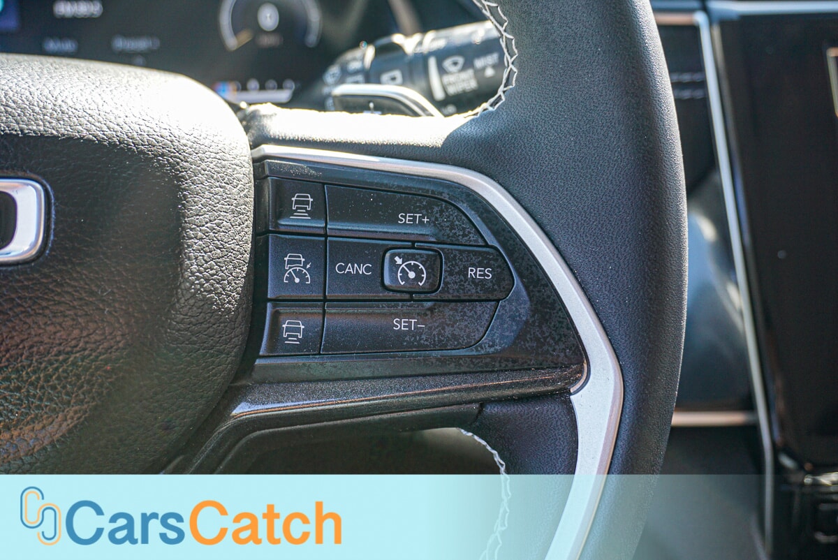 CARSCATCH - Used vehicle - SUV JEEP GRAND CHEROKEE 2023
