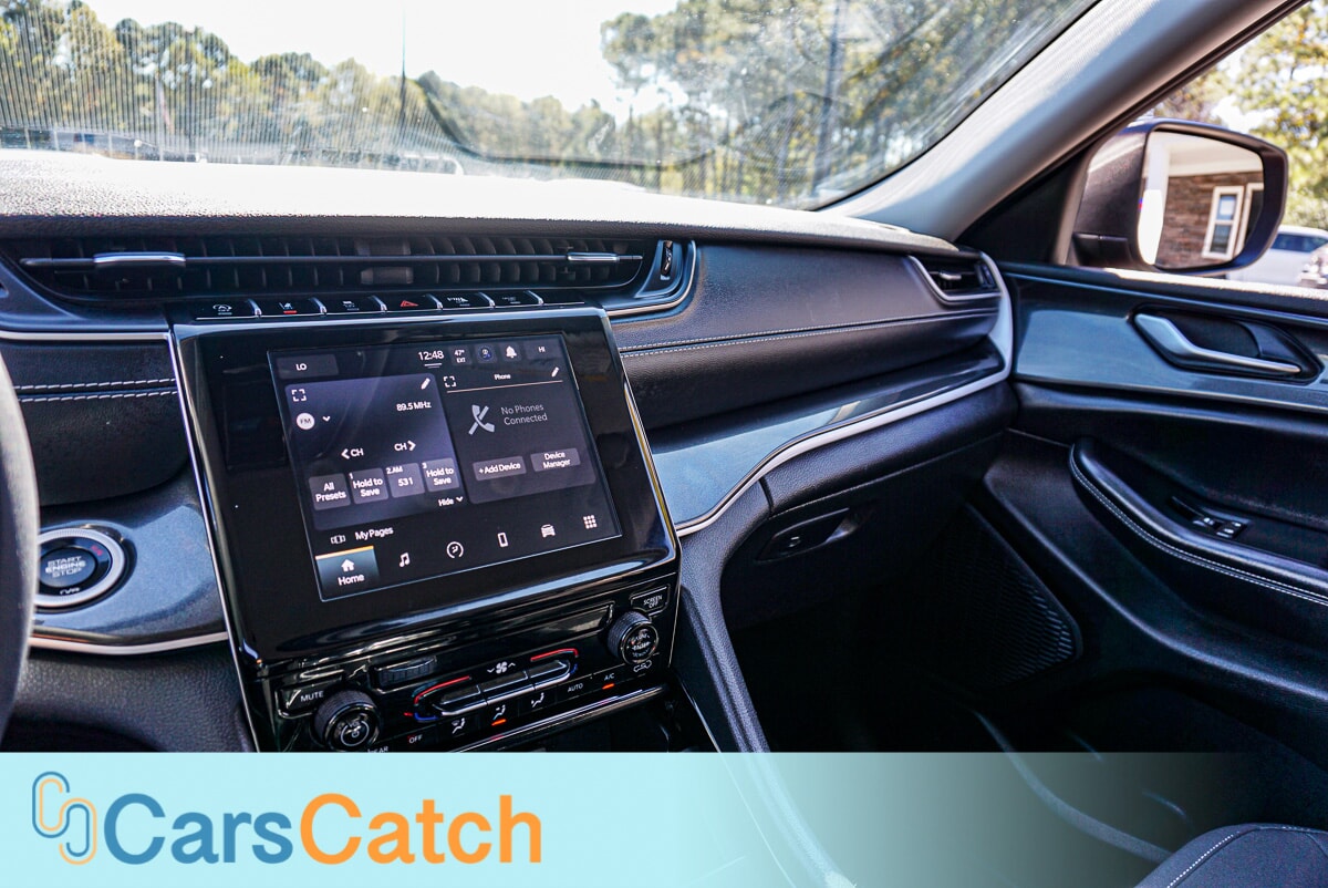 CARSCATCH - Used vehicle - SUV JEEP GRAND CHEROKEE 2023
