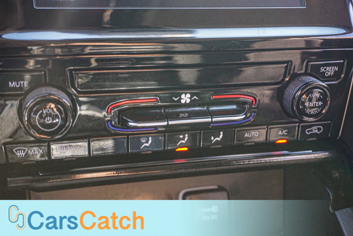 CARSCATCH - Used vehicle - SUV JEEP GRAND CHEROKEE 2023