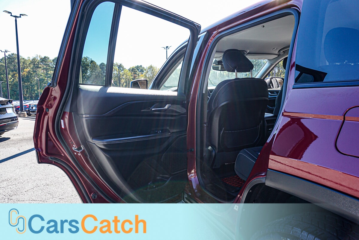 CARSCATCH - Used vehicle - SUV JEEP GRAND CHEROKEE 2023