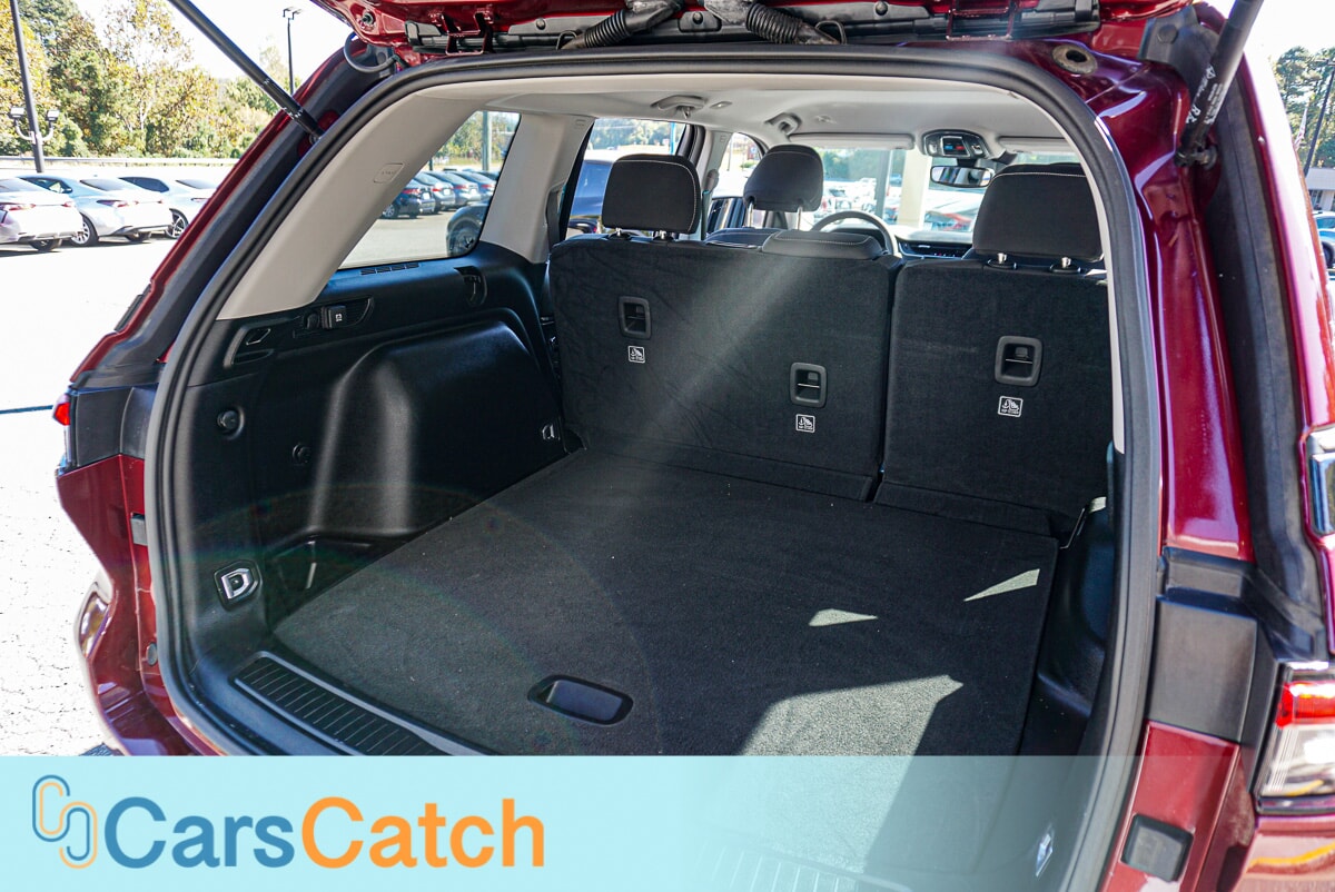 CARSCATCH - Used vehicle - SUV JEEP GRAND CHEROKEE 2023