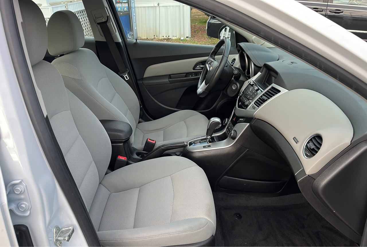 R&L Motors - Used vehicle - Sedan CHEVROLET CRUZE 2014