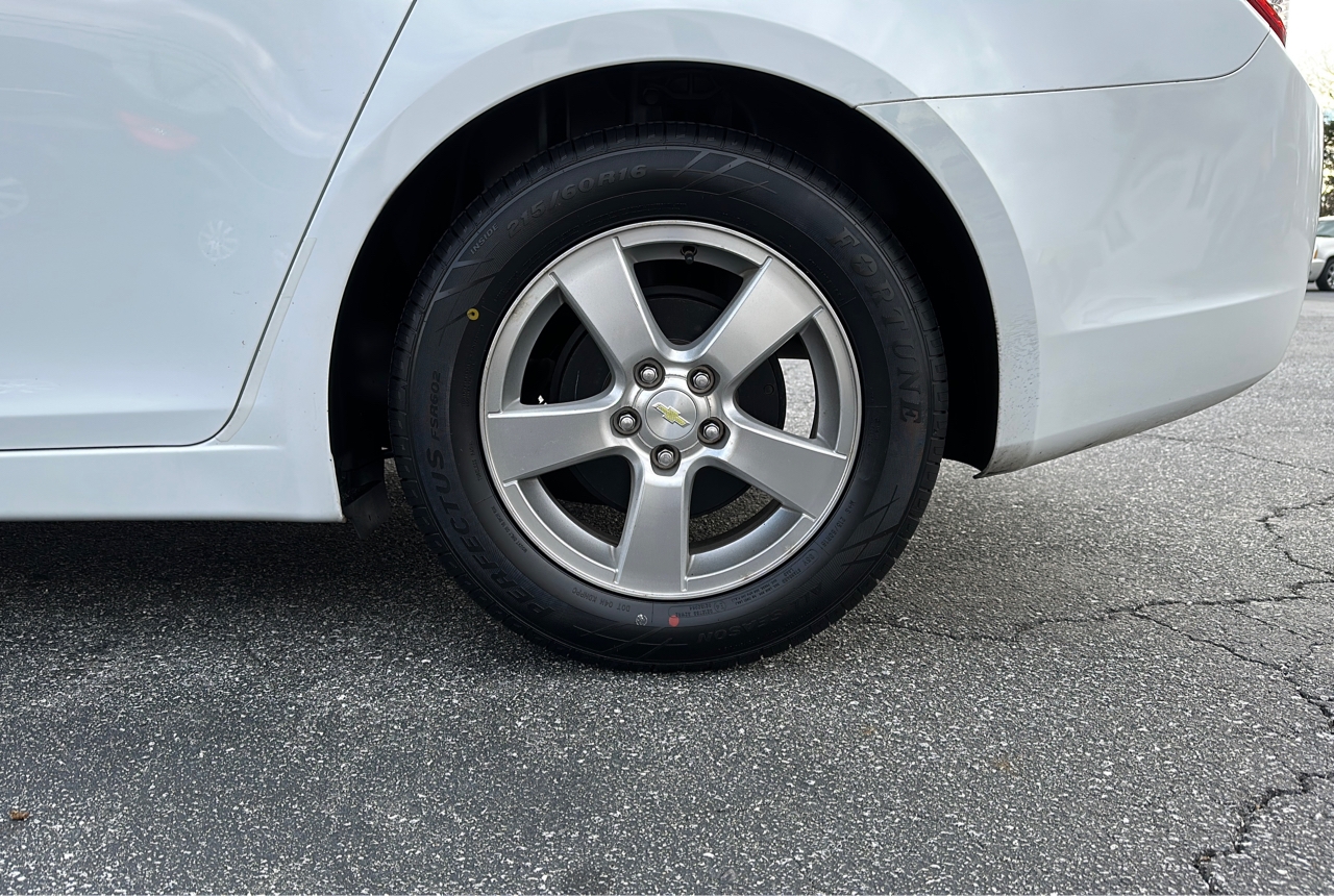 R&L Motors - Used vehicle - Sedan CHEVROLET CRUZE 2014