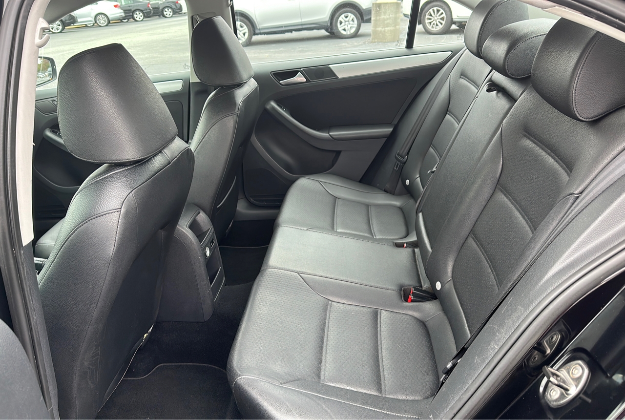 R&L Motors - Used vehicle - Sedan VOLKSWAGEN JETTA 2013