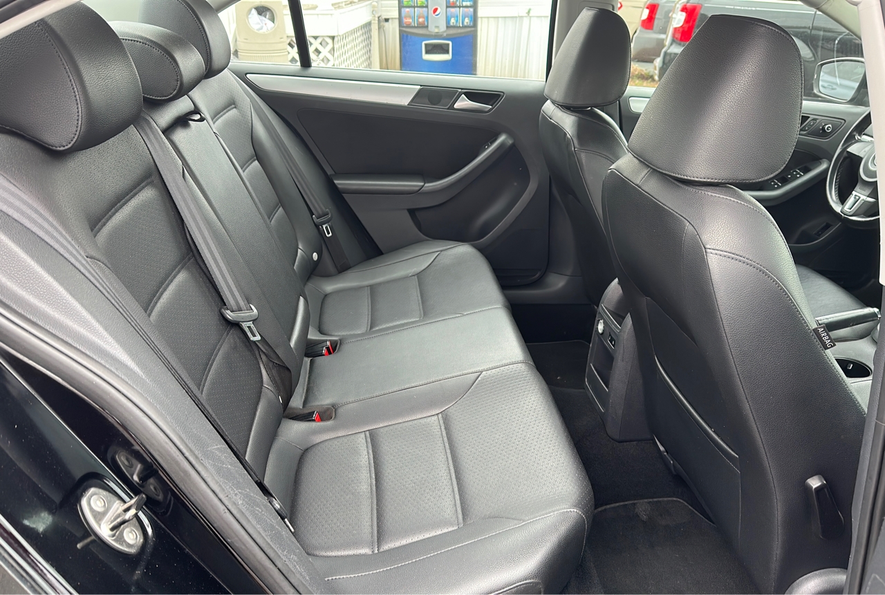 R&L Motors - Used vehicle - Sedan VOLKSWAGEN JETTA 2013