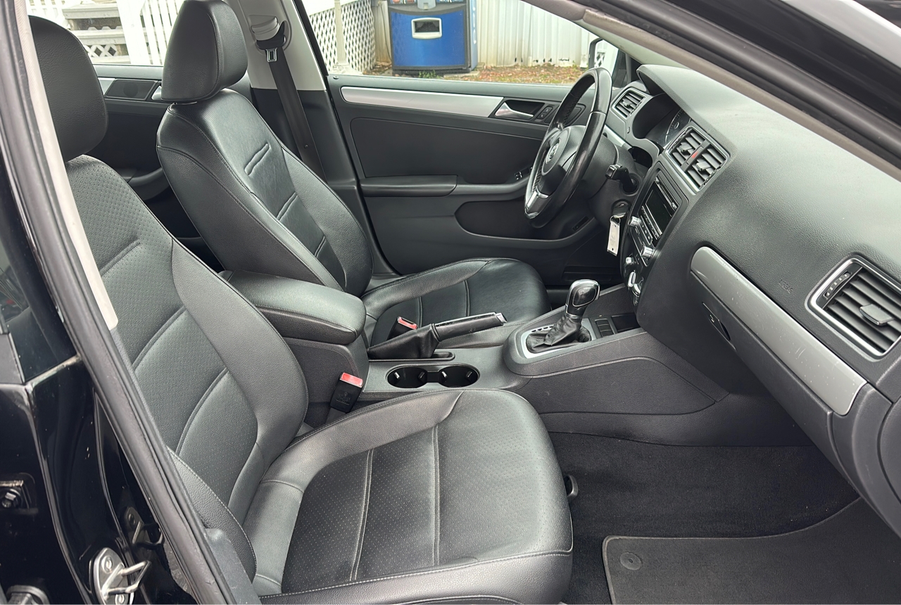 R&L Motors - Used vehicle - Sedan VOLKSWAGEN JETTA 2013