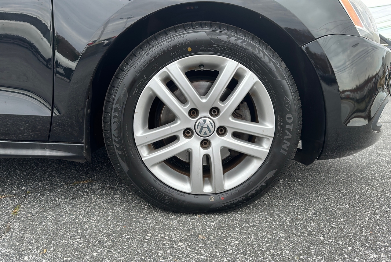 R&L Motors - Used vehicle - Sedan VOLKSWAGEN JETTA 2013