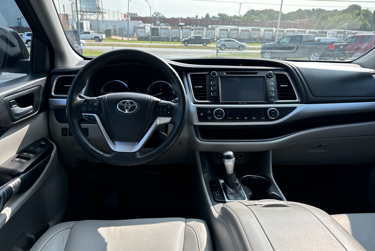 R&L Motors - Used vehicle - SUV TOYOTA HIGHLANDER 2015