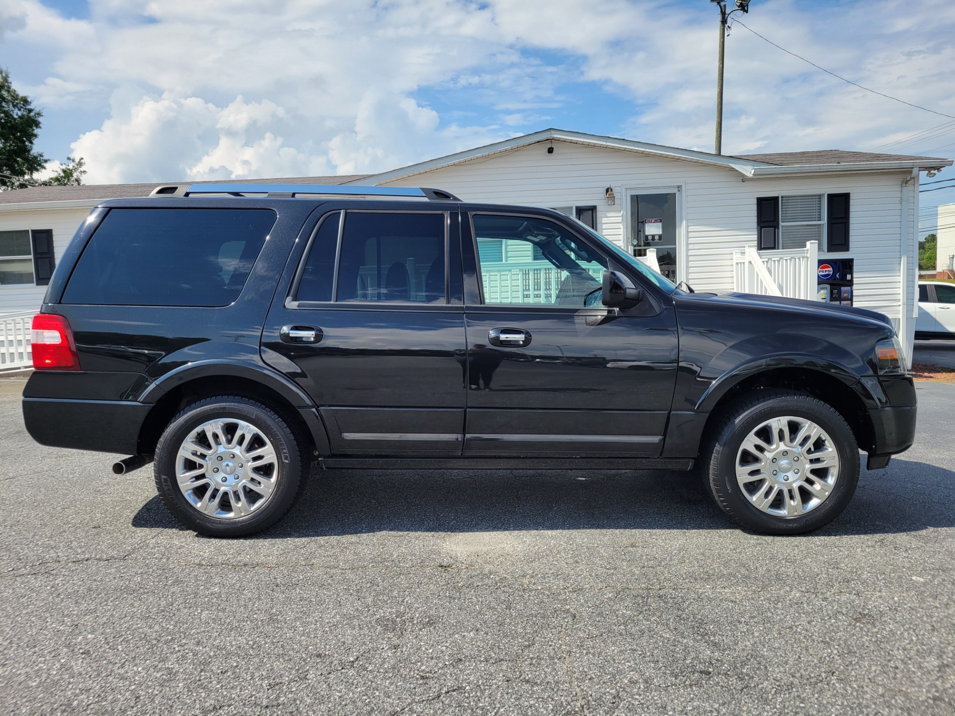 R&L Motors - Used vehicle - SUV FORD EXPEDITION 2011