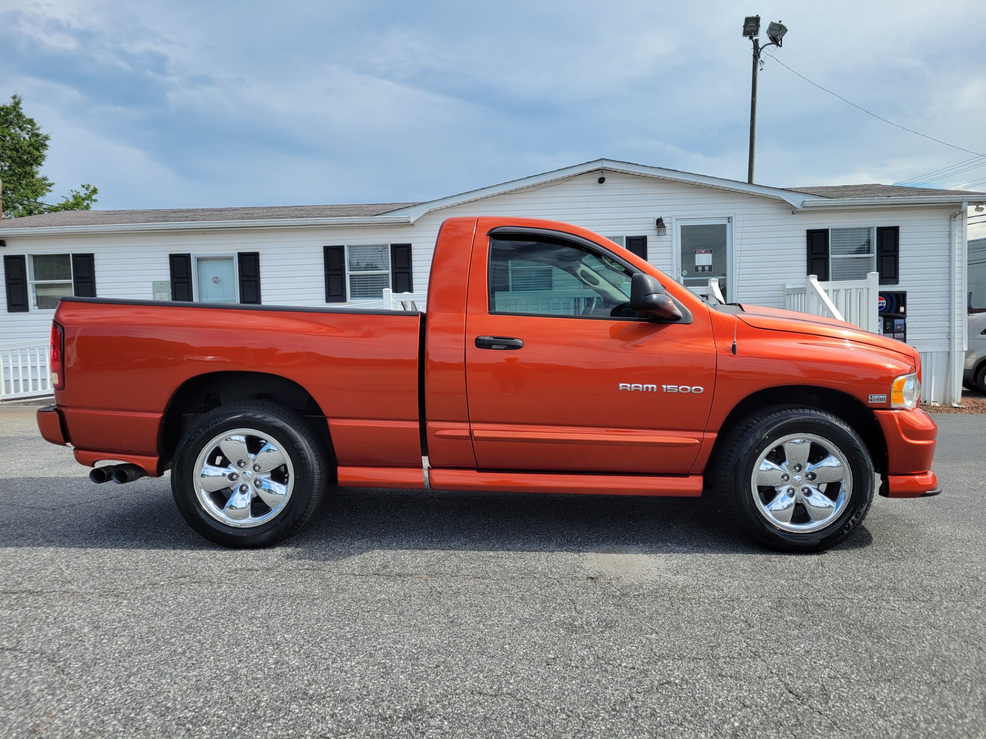 R&L Motors - Used vehicle - TRUCK DODGE RAM 1500 2005