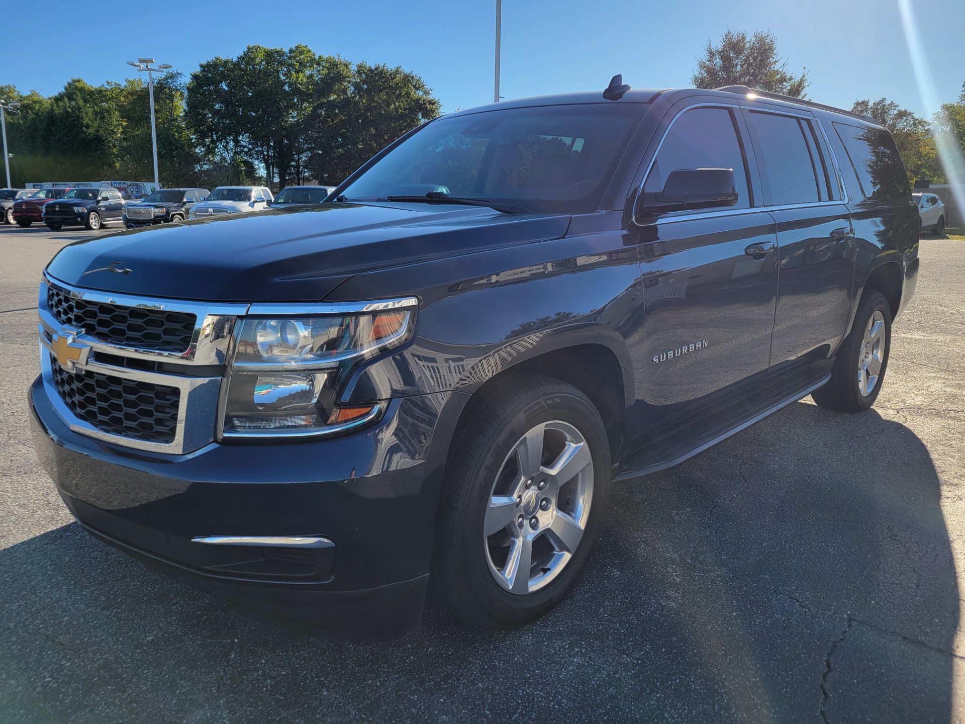 R&L Motors - Used vehicle - SUV CHEVROLET SUBURBAN 2017