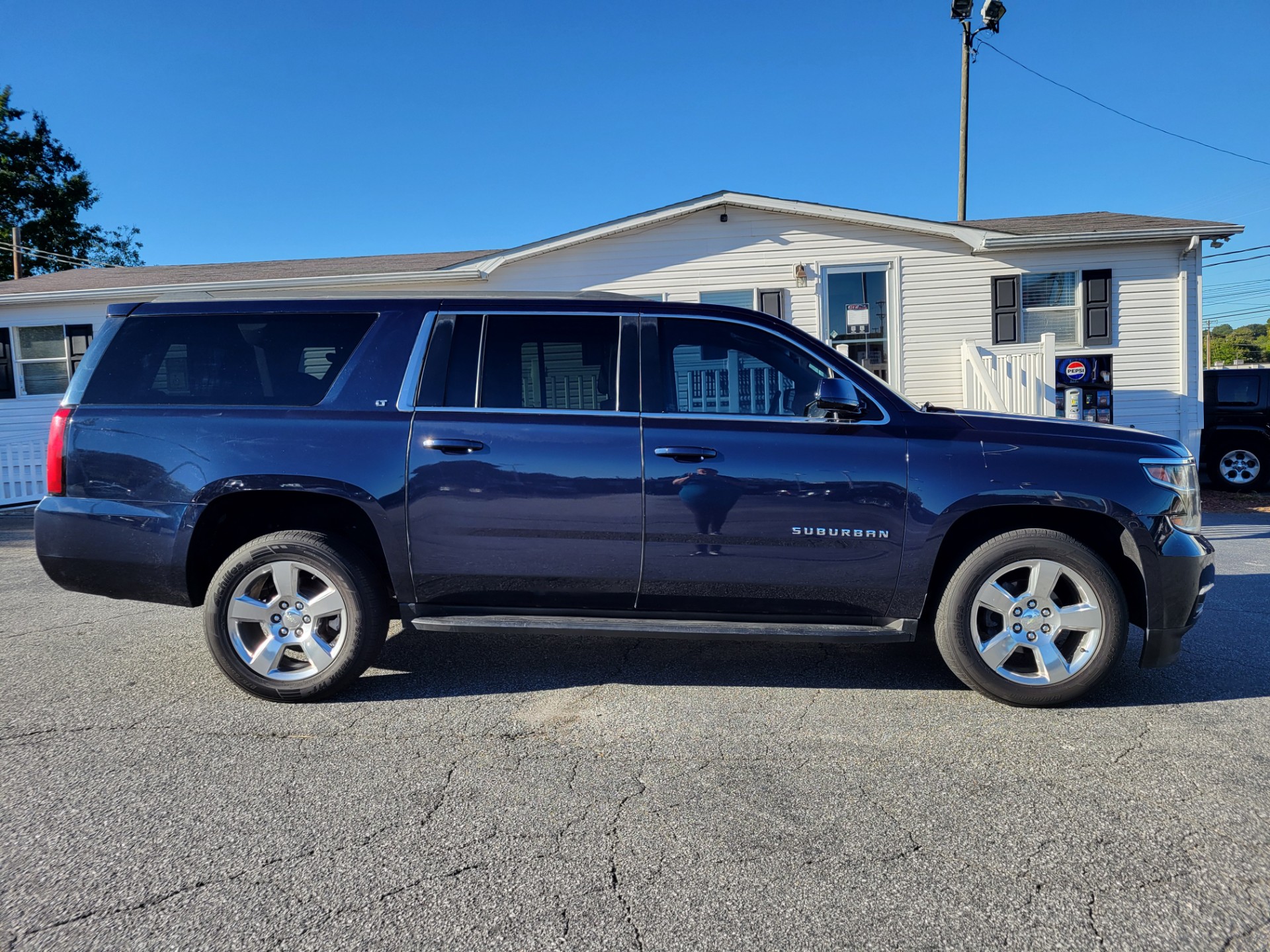 R&L Motors - Used vehicle - SUV CHEVROLET SUBURBAN 2017