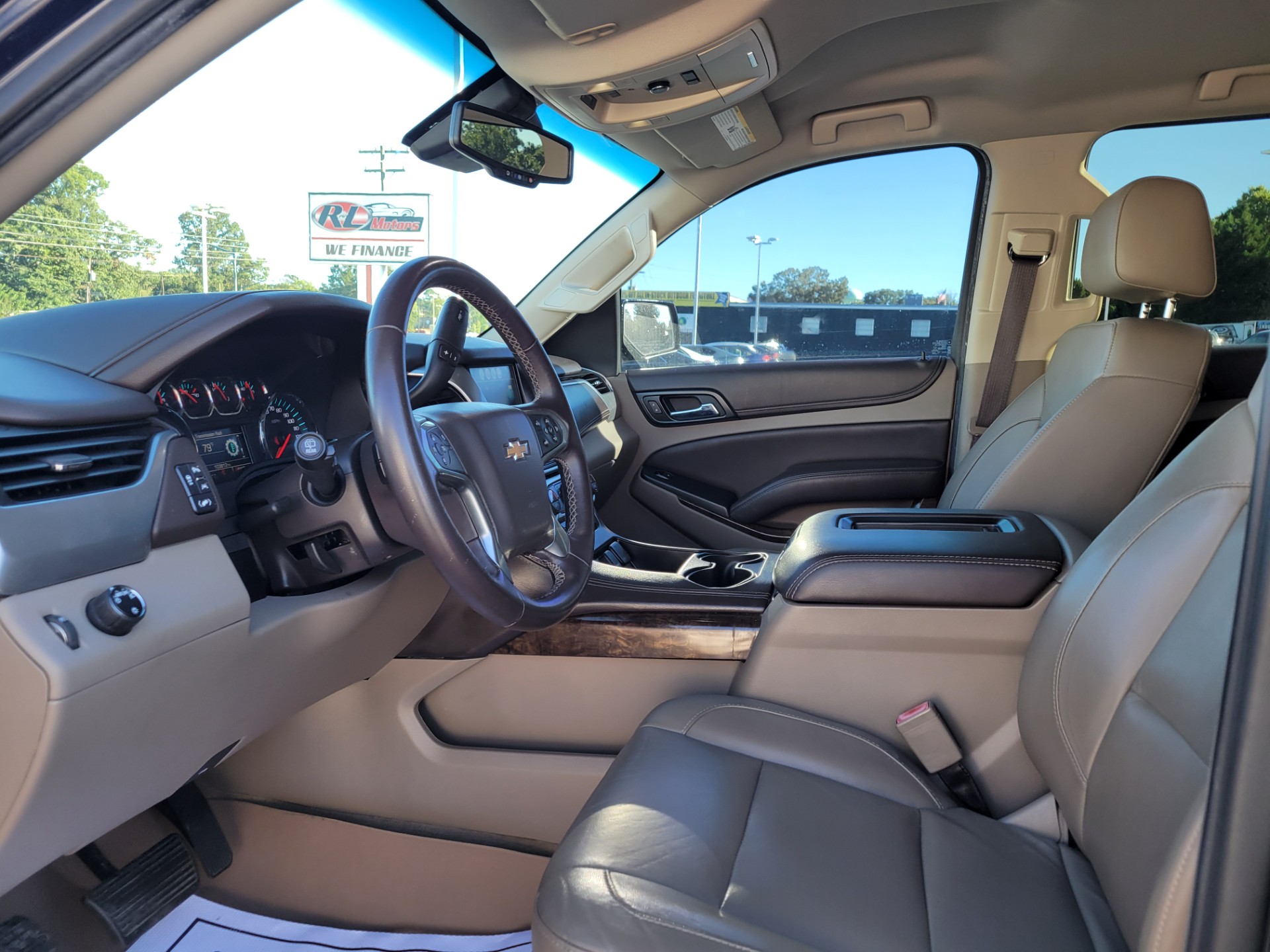 R&L Motors - Used vehicle - SUV CHEVROLET SUBURBAN 2017