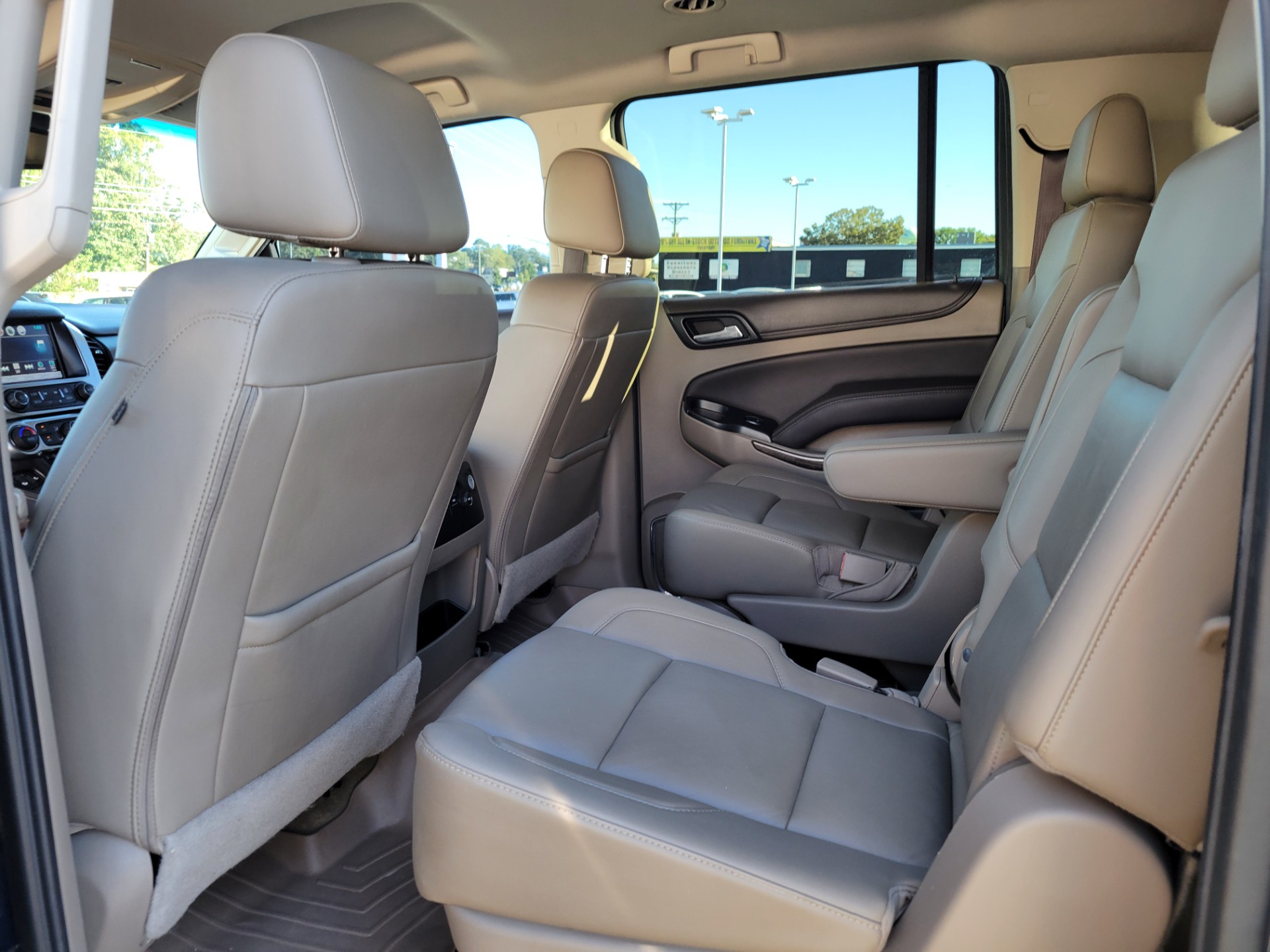 R&L Motors - Used vehicle - SUV CHEVROLET SUBURBAN 2017