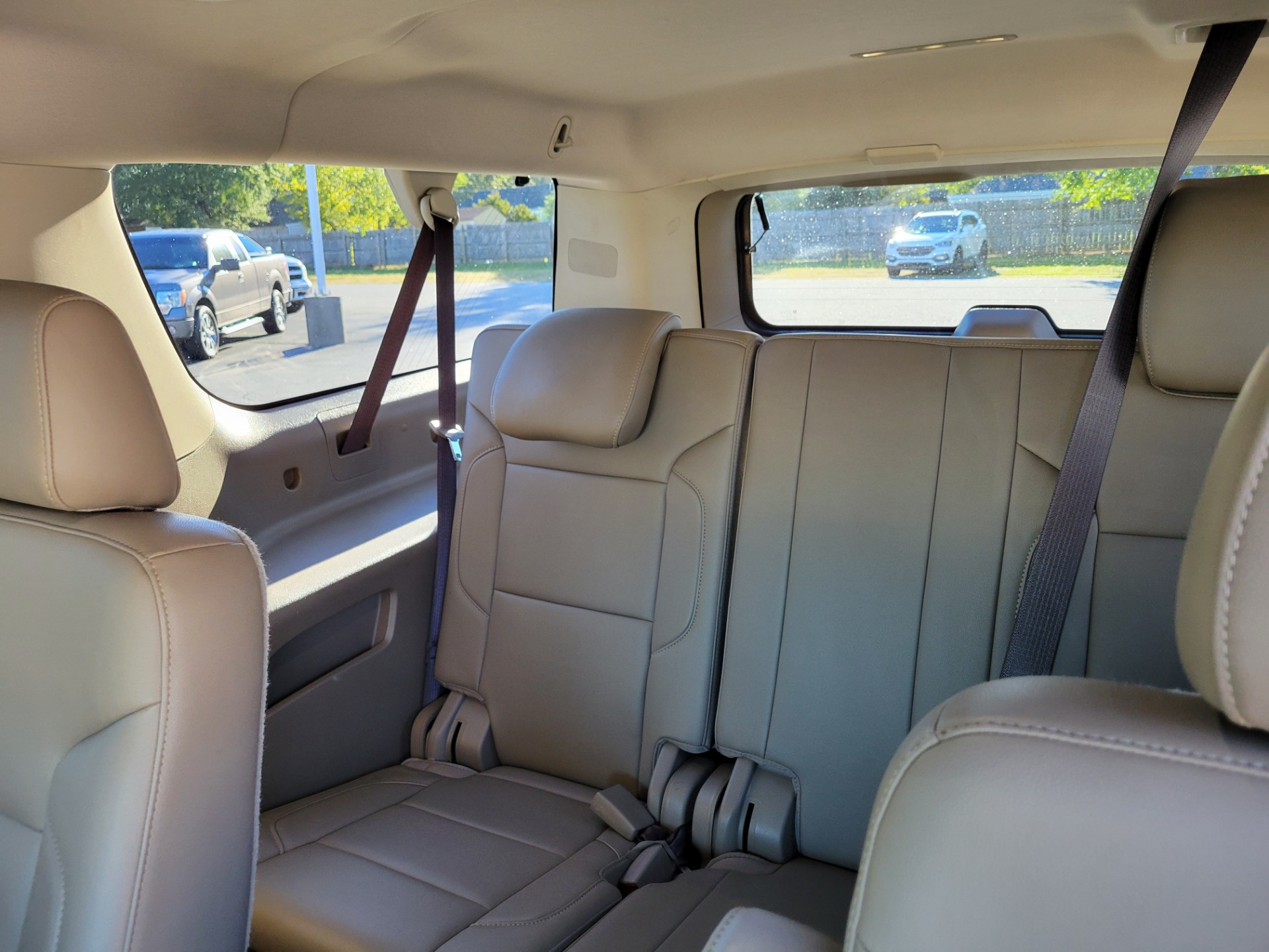 R&L Motors - Used vehicle - SUV CHEVROLET SUBURBAN 2017