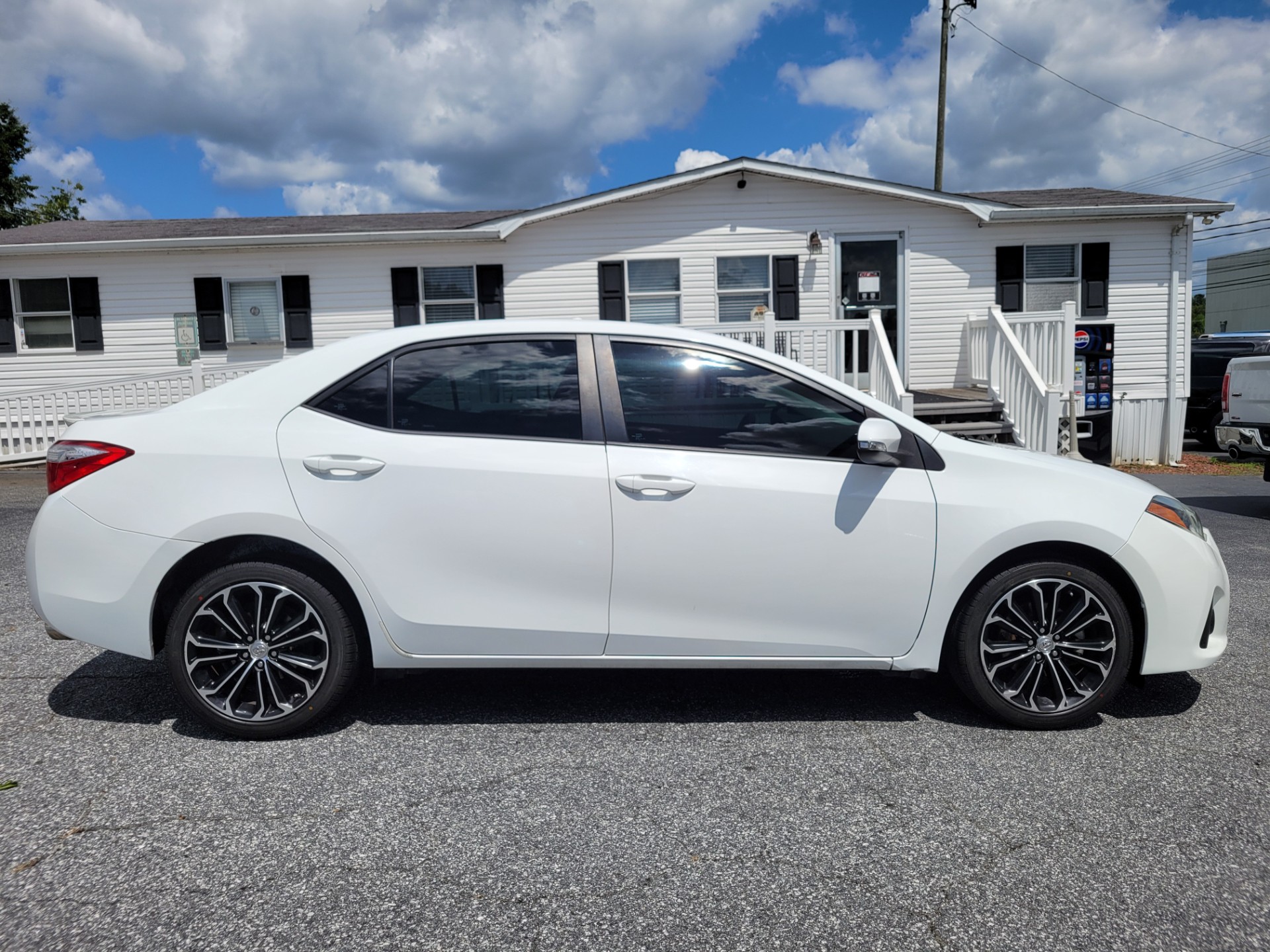 R&L Motors - Used vehicle - SEDAN TOYOTA COROLLA 2014