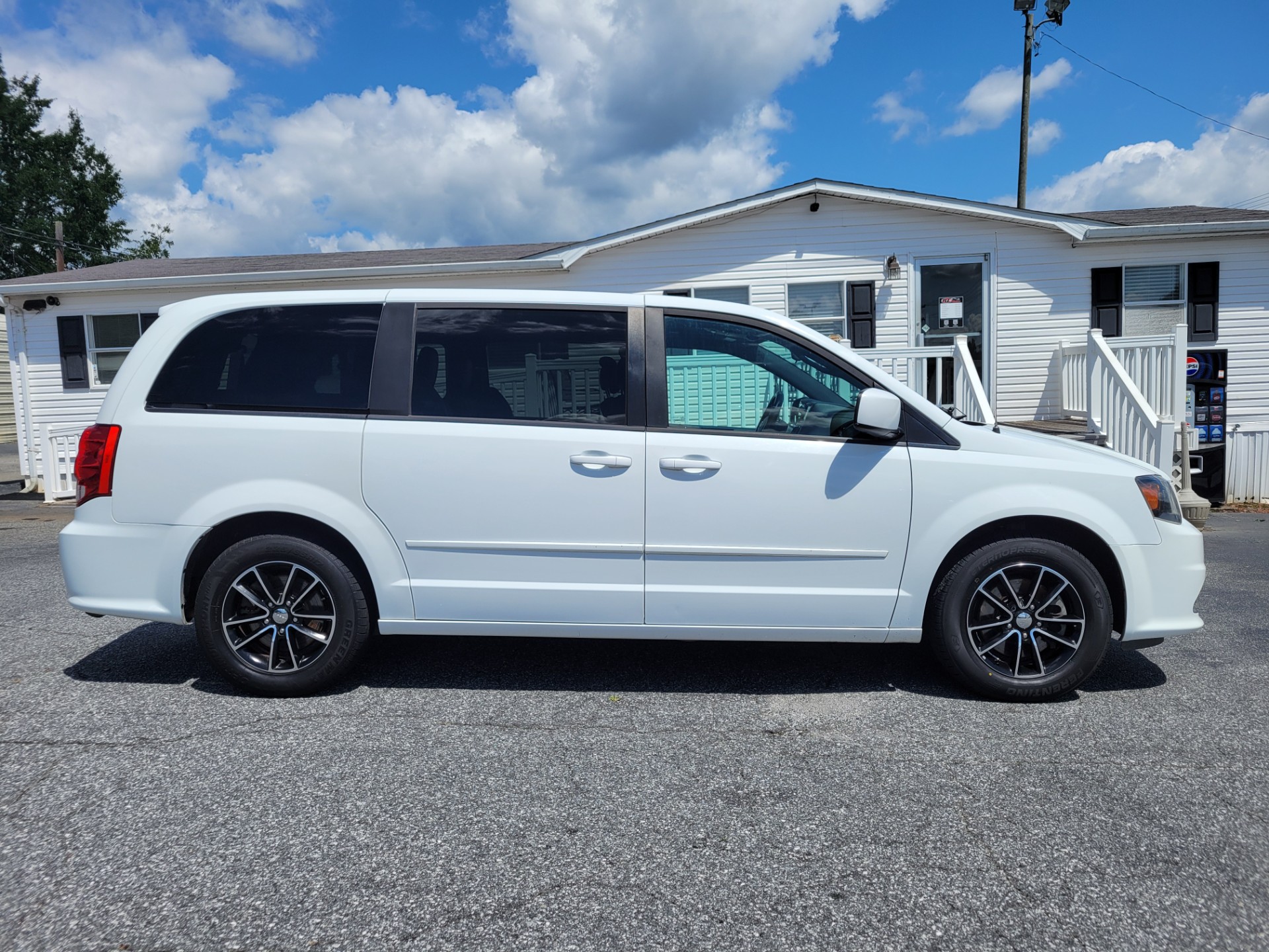 R&L Motors - Used vehicle - MINIVAN DODGE GRAND CARAVAN 2016