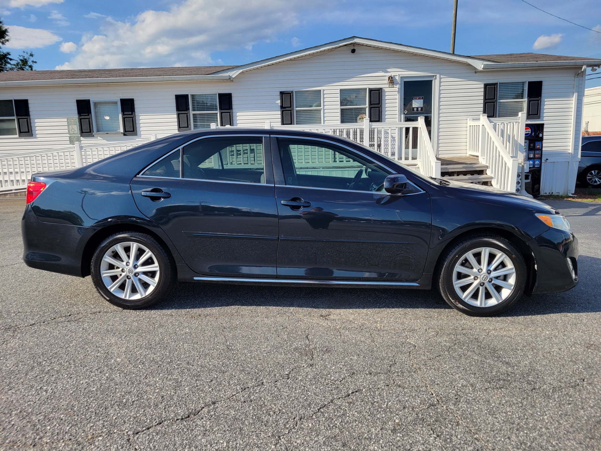 R&L Motors - Used vehicle - SEDAN TOYOTA CAMRY 2012