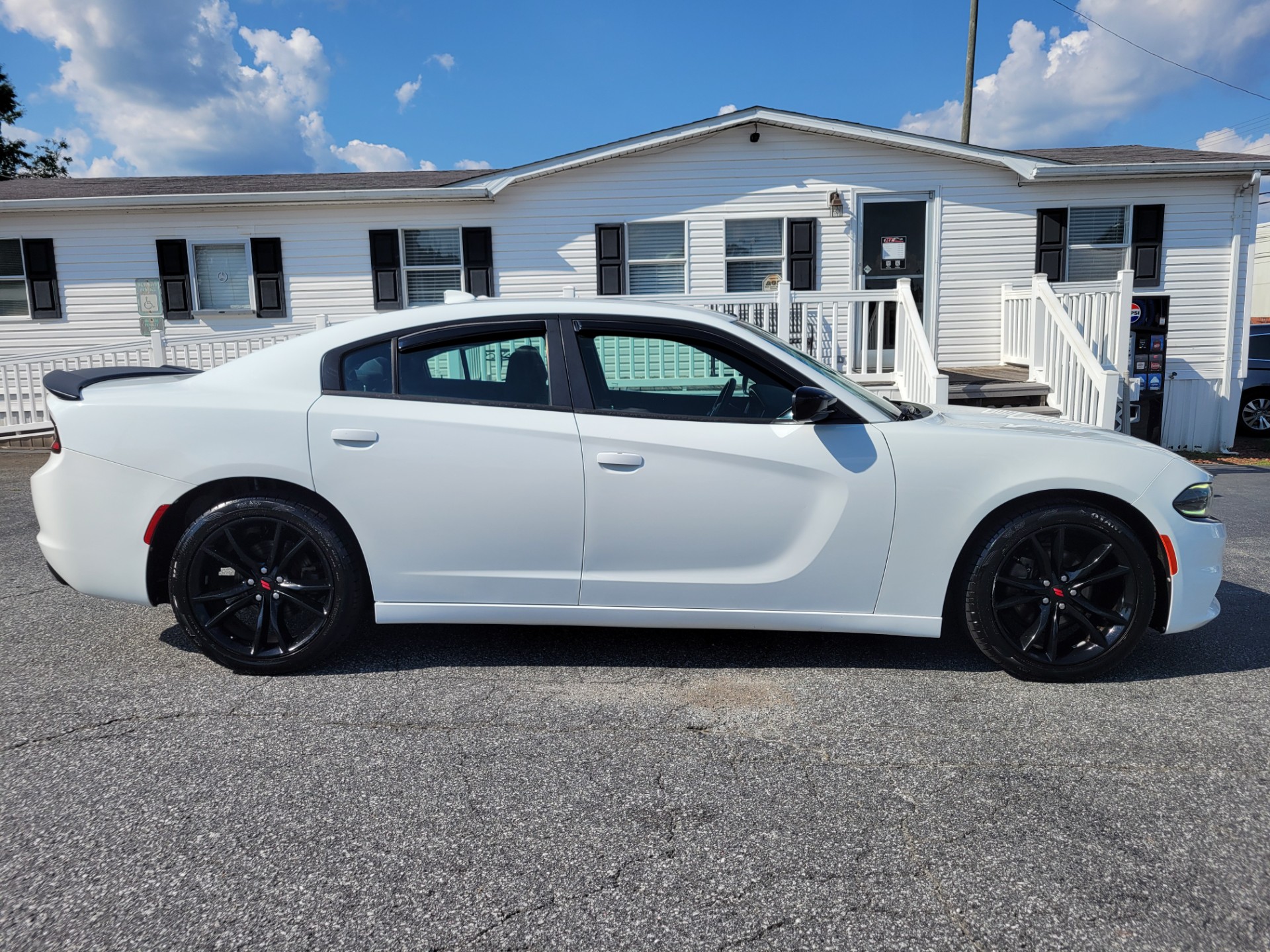 R&L Motors - Used vehicle - SEDAN DODGE CHARGER 2017
